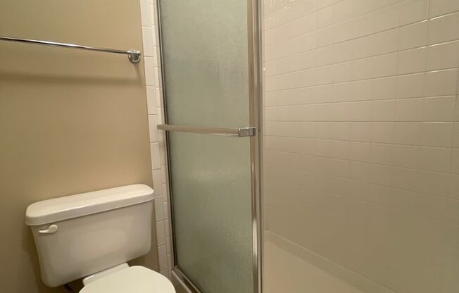 2 beds, 2 baths, 960 sqft, $1,895, Unit 107