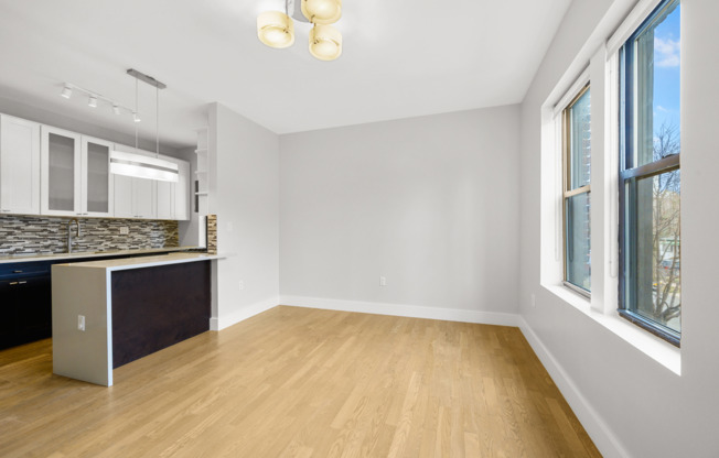 839 E 19 ST