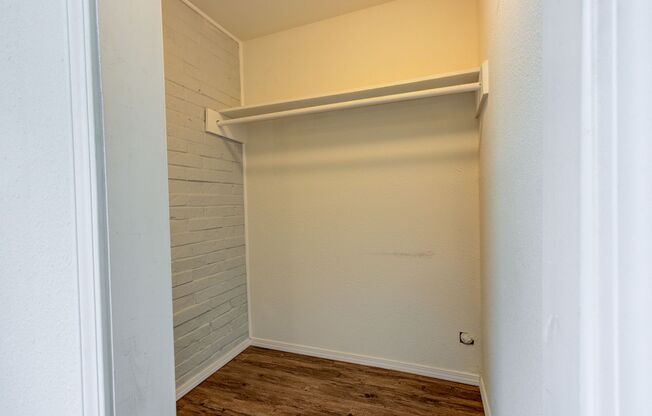 "The Belle Grove" One Bedroom Apartments (Wifi Included)