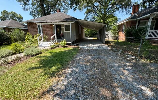 3 Bedrooms, 1 Bathroom - Home in Celenease!