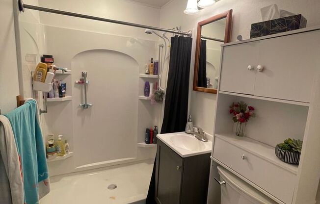 2 beds, 1 bath, $1,295