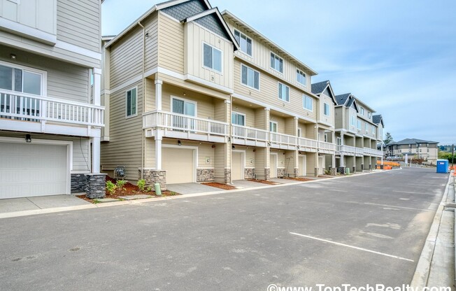 Fabulous 3 Bedrm + Loft Space, 2.5 Bath Townhome Located In North Bethany Park Community  **Premier Location!**