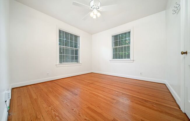 Charming 4BE/2BA home in the fantastic established neighborhood!