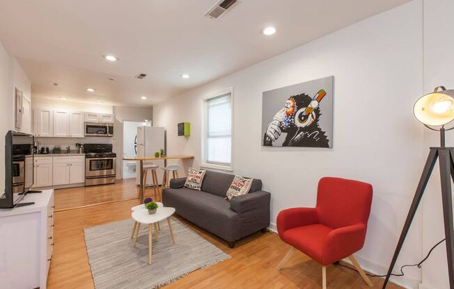 Beautiful and spacious 2 bedroom Apartment with Deck in Society Hill, right on South Street