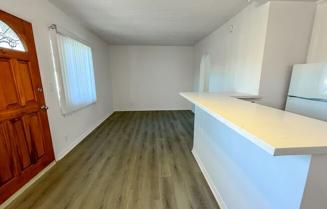 Charming Apartments in Playa Del Rey – Prime Location!