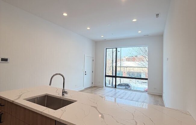 1607 W 13 ST