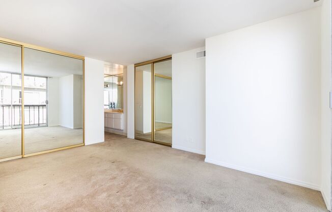 1 bed, 2 baths, $2,695