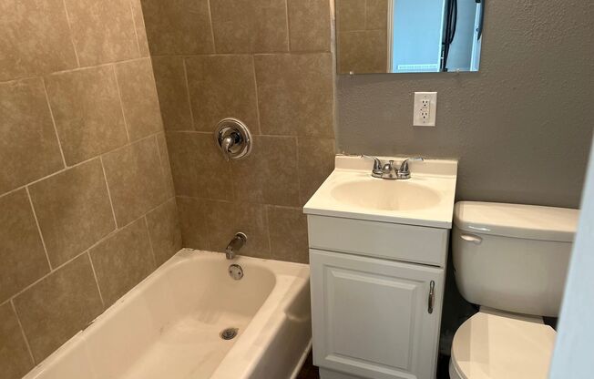 2 beds, 1 bath, 750 sqft, $1,070, Unit B04 1034 16
