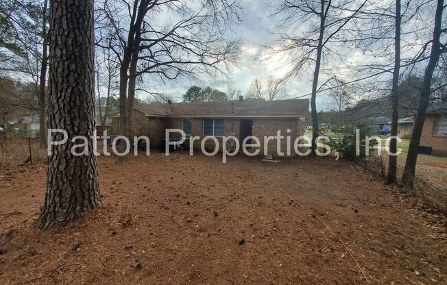 2 beds, 1 bath, 880 sqft, $995, Unit A