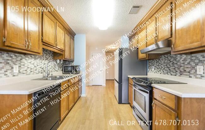 105 WOODWAY LN