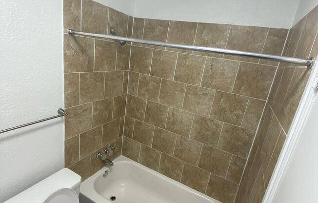 2 beds, 2 baths, 878 sqft, $1,430, Unit 2071