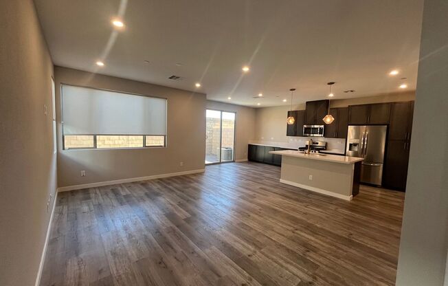 Beautiful 3 Bedroom Townhome in the Southwest available NOW!