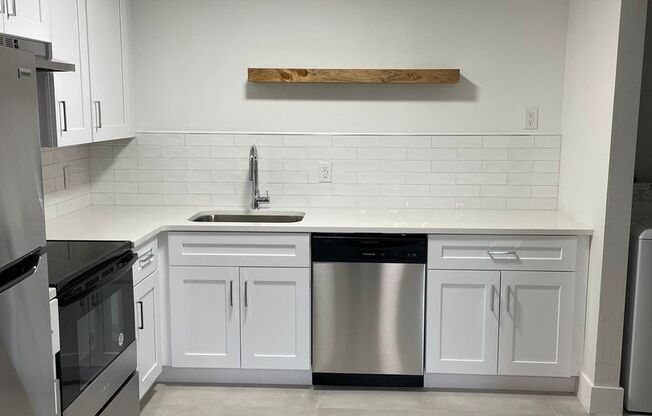 2 beds, 1 bath, 716 sqft, $1,300, Unit 105