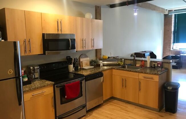 1 bed, 1 bath, 794 sqft, $1,390, Unit 211