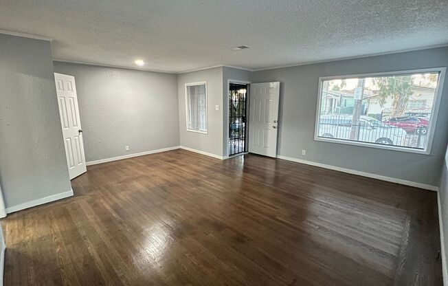 3 beds, 1 bath, $3,200