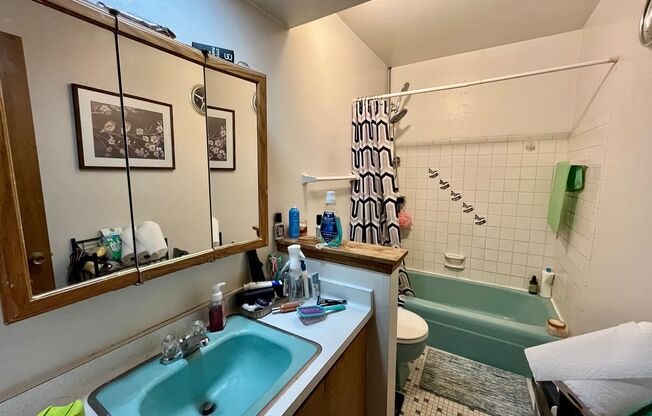 1 bed, 1 bath, $1,015, Unit 27