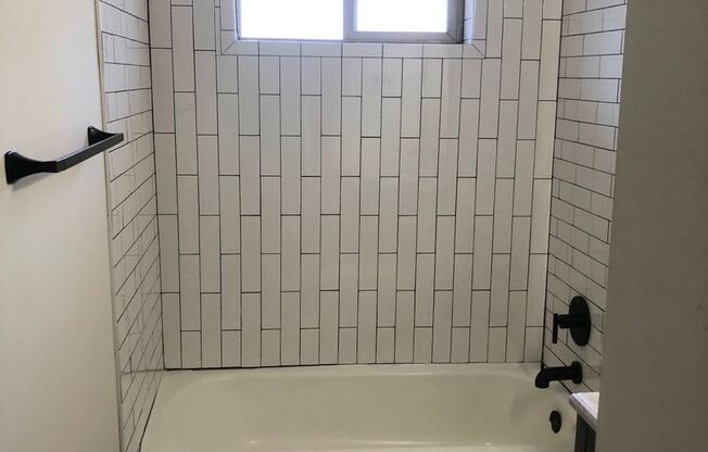 2 beds, 1 bath, 700 sqft, $1,750, Unit 218-07