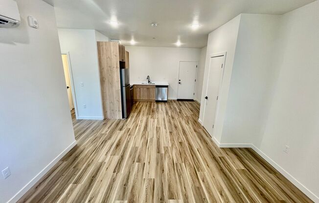 2 beds, 1 bath, 800 sqft, $2,045, Unit 3