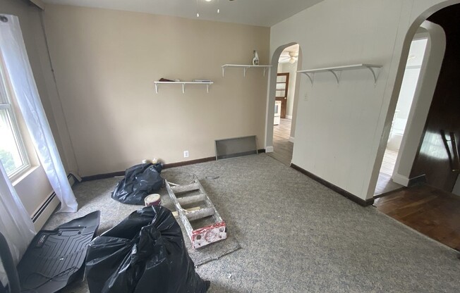 3 beds, 1 bath, $2,600, Unit 2