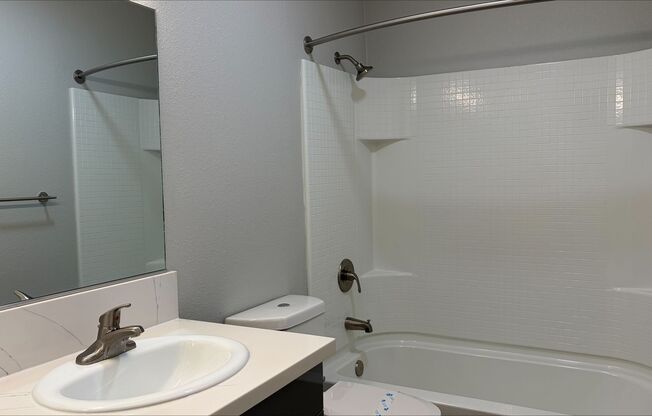2 beds, 1 bath, 875 sqft, $2,725, Unit 97