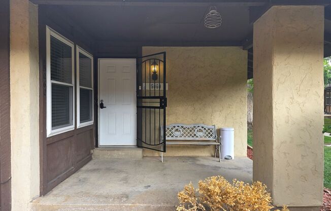 Massive 5 Bedroom Townhouse in Aurora