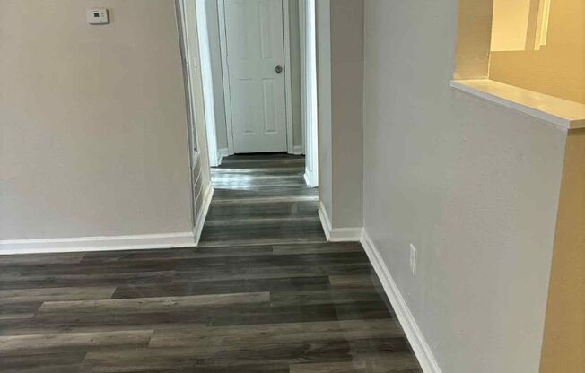 2 beds, 1 bath, 800 sqft, $850, Unit 30