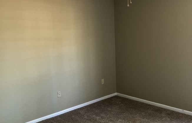 3 beds, 1 bath, $1,300