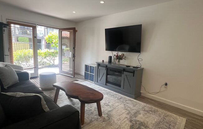 1 bed, 1 bath, 572 sqft, $2,995, Unit Los Caballeros #106
