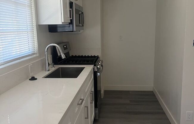 1 bed, 1 bath, $1,650, Unit 2301 1/2