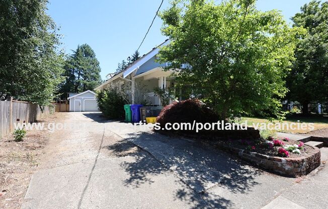 SE 88th Ave - 2 bedroom ADU close to the restaurants and shops along SE 92nd Ave and SE Foster Blvd