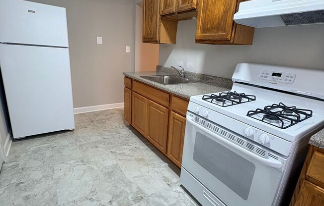 3 beds, 1 bath, 1,003 sqft, $1,350, Unit CA 127.5-2W