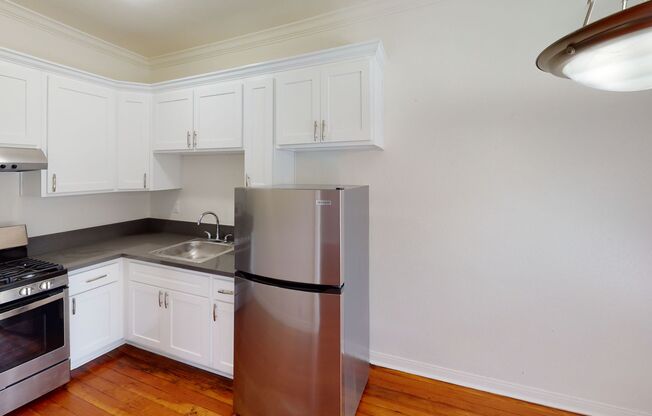 Studio, 1 bath, 450 sqft, $1,395, Unit 304