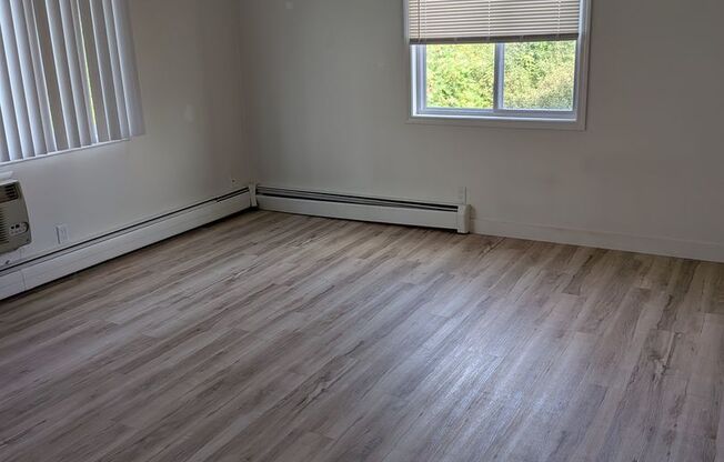 2 beds, 1 bath, 900 sqft, $1,350, Unit Unit 207