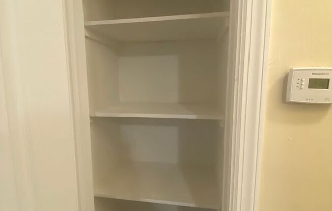 2 beds, 1 bath, $1,150, Unit 2600B