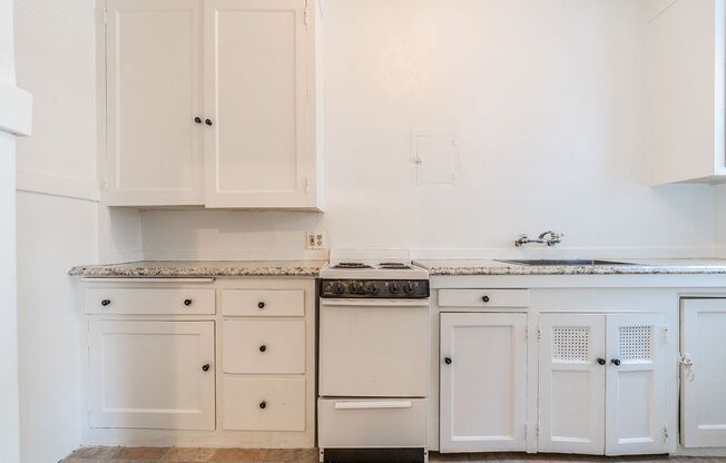 Studio, 1 bath, 400 sqft, $1,345, Unit 005