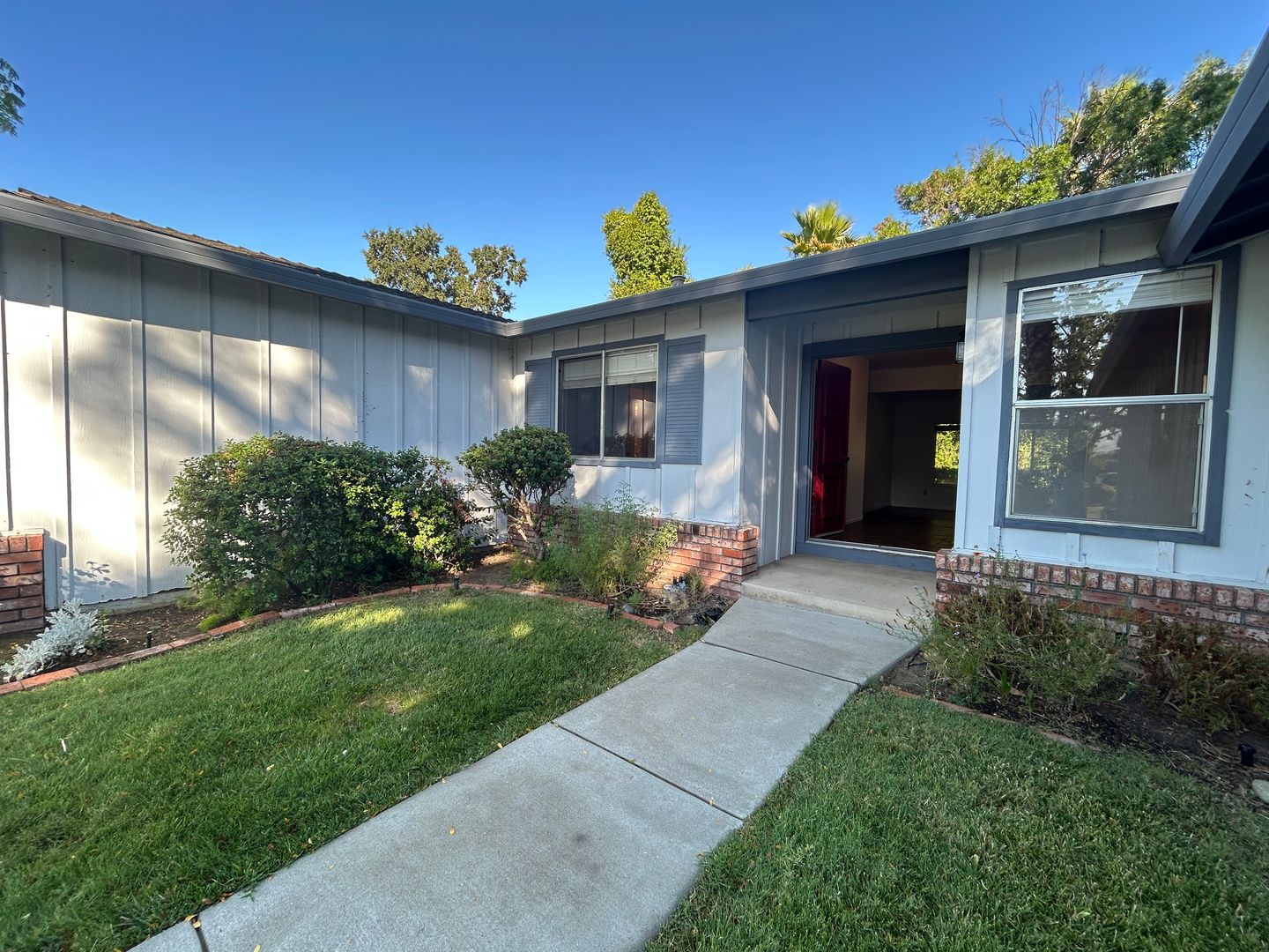 Updated 4-Bedroom Single-Story Home in Concord – Vaulted Ceilings, Spacious Backyard!