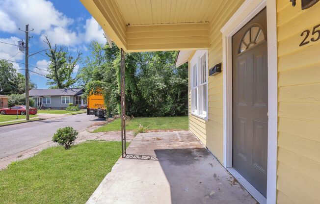 Cozy 2-Bedroom, 1-Bathroom House at Savannah