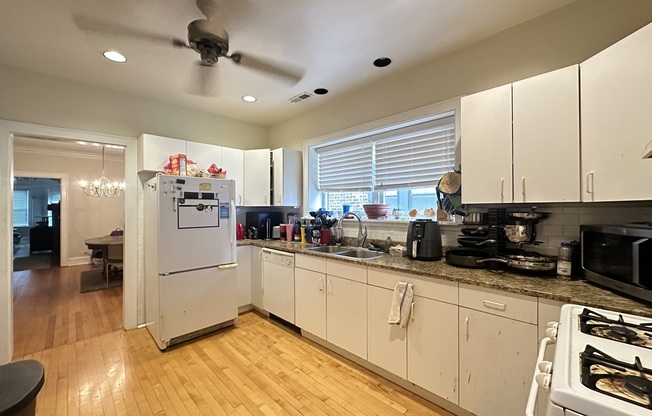 2619 GREENLEAF