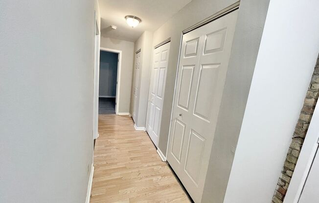 3 beds, 1 bath, $1,500, Unit 1726-02