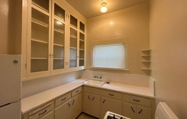 1 bed, 1 bath, $1,995, Unit 2621 1st Avenue #03