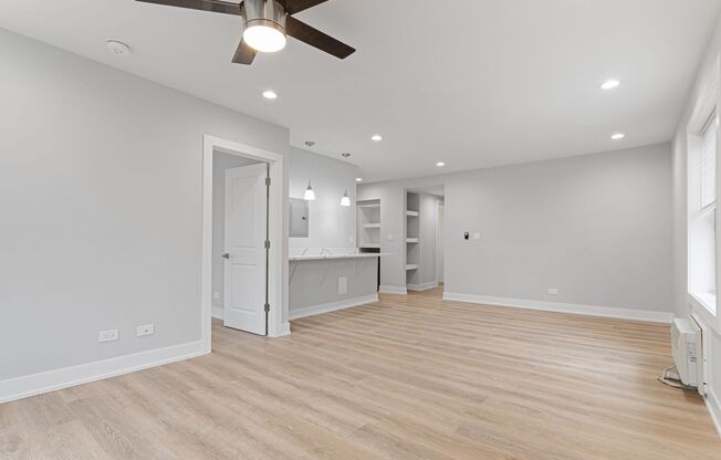3 beds, 1.5 baths, 881 sqft, $2,600, Unit 1303-4W