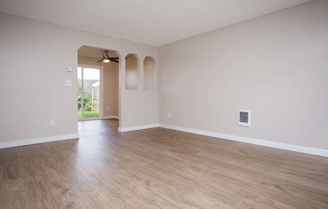 2 beds, 1 bath, 807 sqft, $1,695, Unit E6