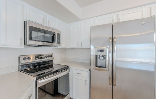 Spacious 5-Bedroom Home with Loft in Prime Glendale Location