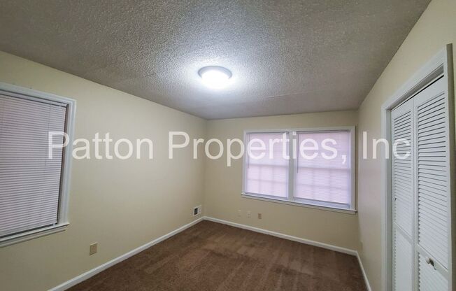 2 beds, 1 bath, 880 sqft, $995, Unit A
