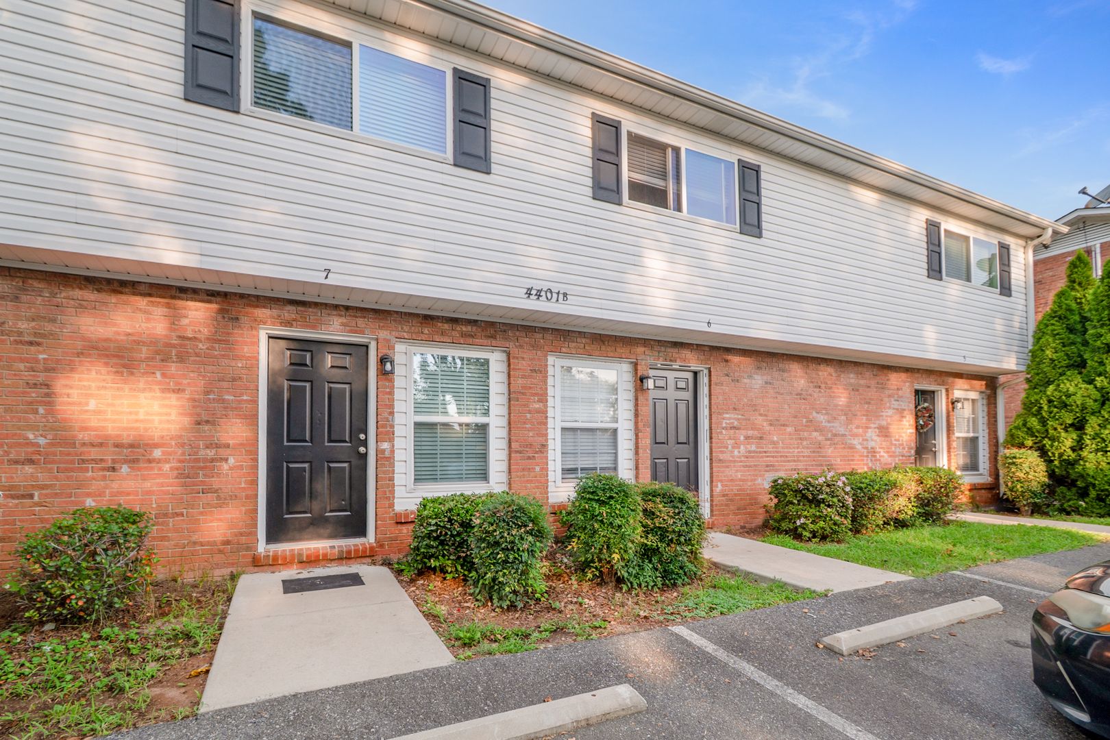 2 bedroom 1.5 bathroom Townhouse
