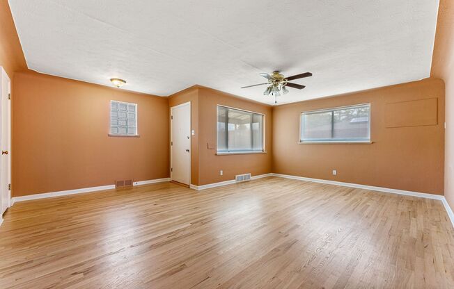 2 beds, 1 bath, $2,410