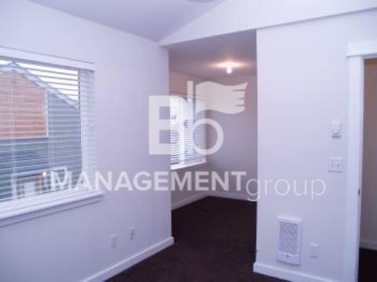 2 beds, 1 bath, $1,895