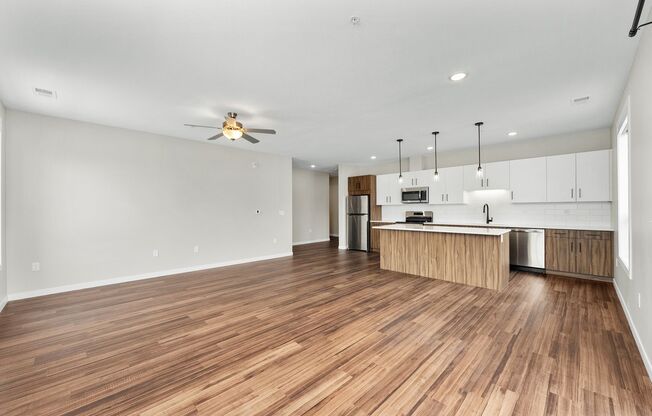 2 beds, 2 baths, 1,577 sqft, $2,600, Unit 402