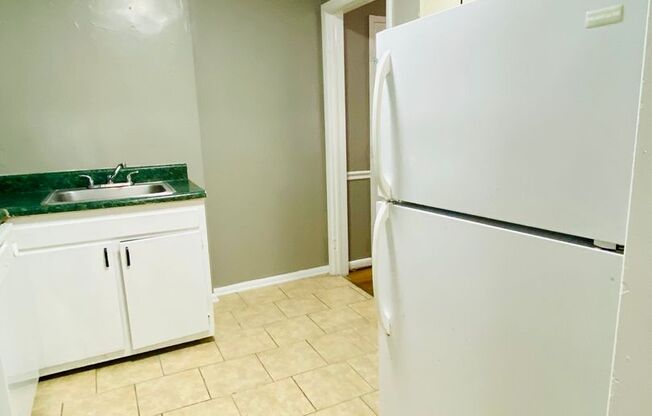 3 beds, 2 baths, $1,995, Unit Apt. 103