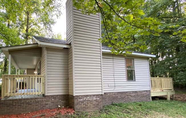 Great, 3-bed / 2 full bath location off the Plaza just minutes to NODA and Uptown